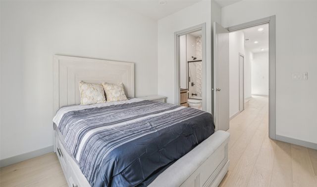 1880 Beaumont Street, Dallas, TX 75215