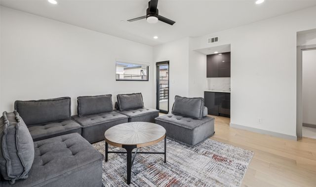 1880 Beaumont Street, Dallas, TX 75215