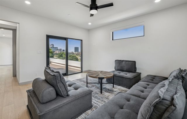 1880 Beaumont Street, Dallas, TX 75215