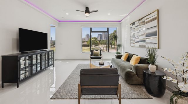 1880 Beaumont Street, Dallas, TX 75215