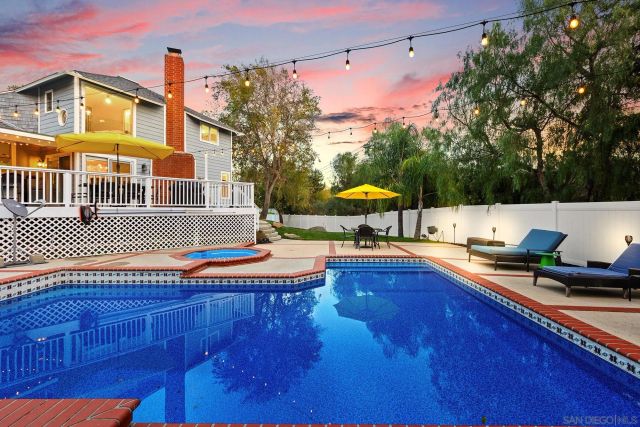 678 Via Rancho Pkwy, Escondido, CA 92029