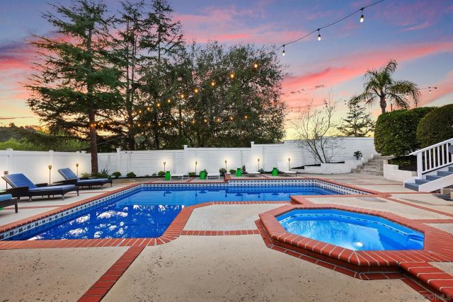 678 Via Rancho Pkwy, Escondido, CA 92029