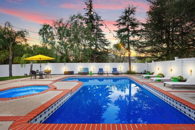 678 Via Rancho Pkwy, Escondido, CA 92029