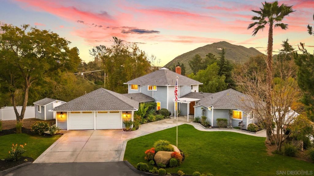 678 Via Rancho Pkwy, Escondido, CA 92029