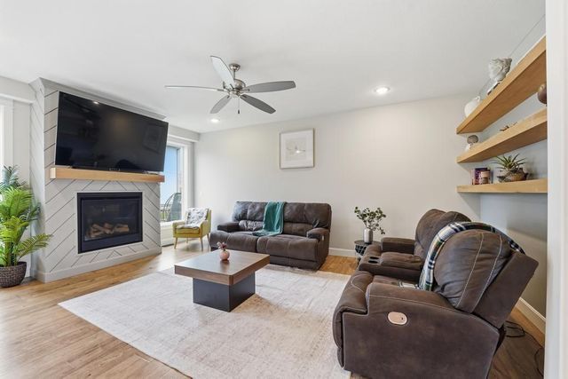 12573 S Sunray Drive, Olathe, KS 66061