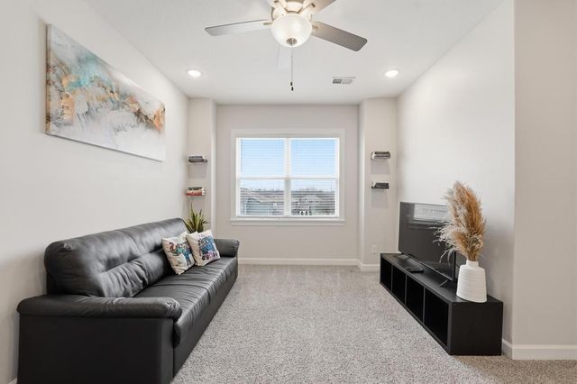 12573 S Sunray Drive, Olathe, KS 66061