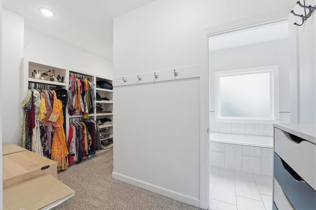 12573 S Sunray Drive, Olathe, KS 66061