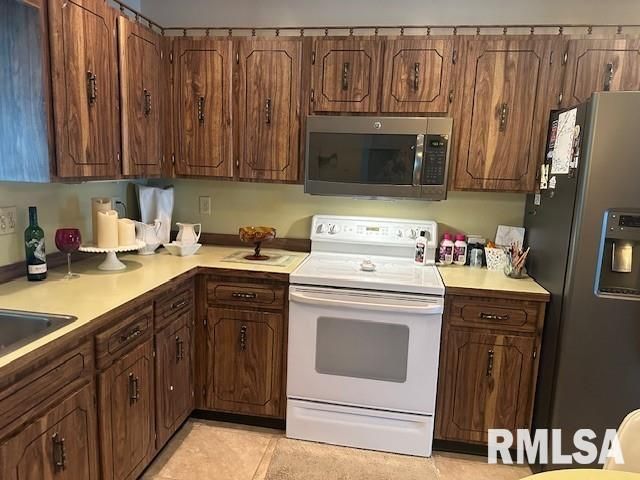 1322 CYNTHIA Court, Taylorville, IL 62568