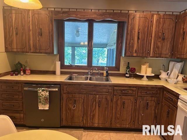 1322 CYNTHIA Court, Taylorville, IL 62568