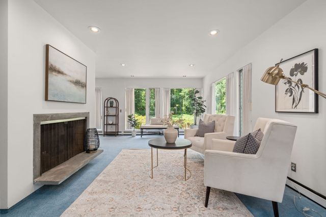 336 Deacon Haynes Rd, Concord, MA 01742