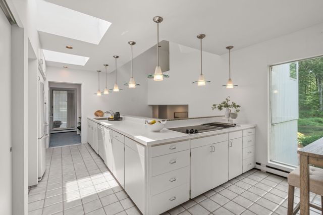 336 Deacon Haynes Rd, Concord, MA 01742