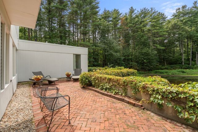 336 Deacon Haynes Rd, Concord, MA 01742