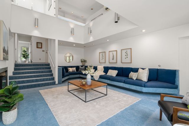336 Deacon Haynes Rd, Concord, MA 01742