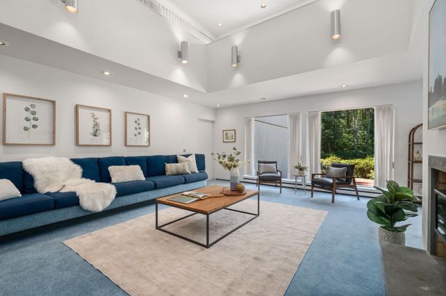 336 Deacon Haynes Rd, Concord, MA 01742