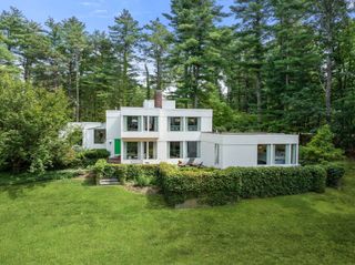 336 Deacon Haynes Rd, Concord, MA 01742