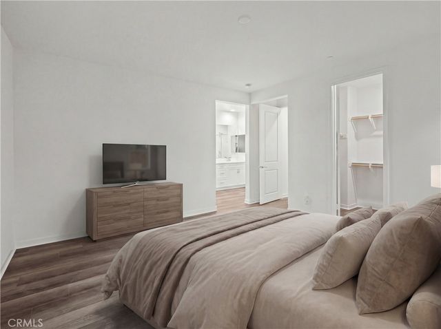 28645 Jardineras, Valencia, CA 91354