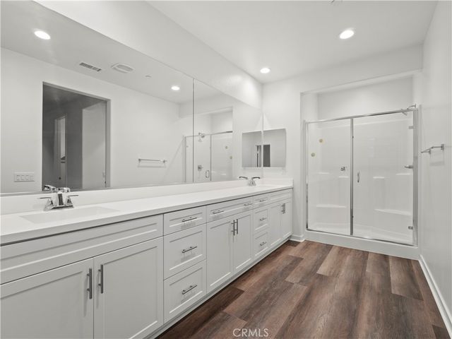 28645 Jardineras, Valencia, CA 91354