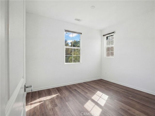 28645 Jardineras, Valencia, CA 91354