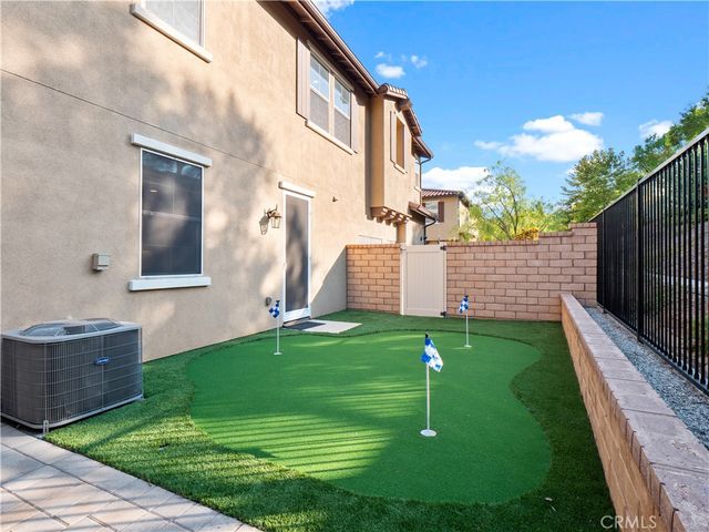 28645 Jardineras, Valencia, CA 91354