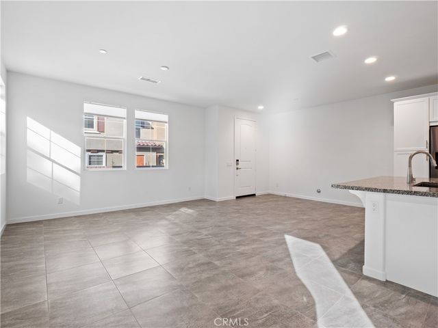 28645 Jardineras, Valencia, CA 91354