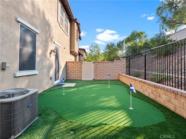 28645 Jardineras, Valencia, CA 91354