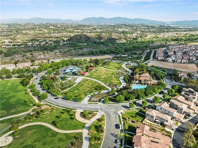 28645 Jardineras, Valencia, CA 91354