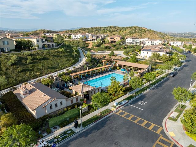 28645 Jardineras, Valencia, CA 91354