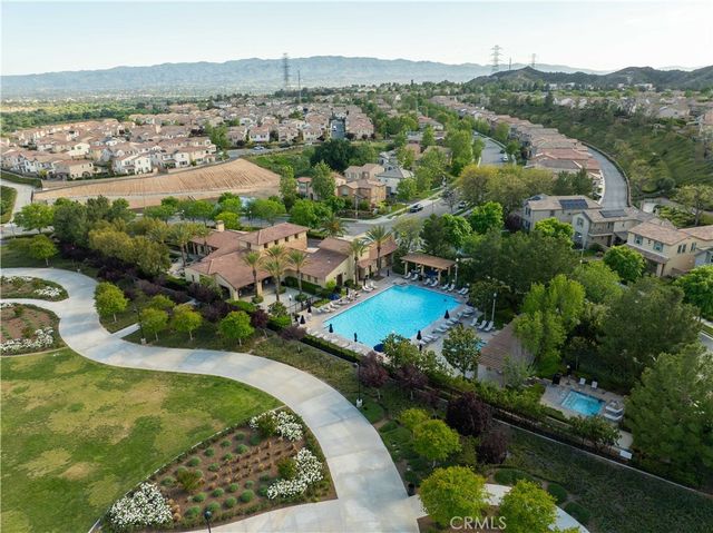 28645 Jardineras, Valencia, CA 91354