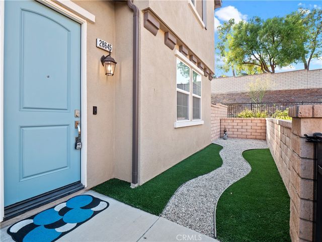 28645 Jardineras, Valencia, CA 91354