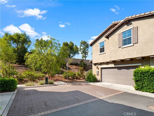 28645 Jardineras, Valencia, CA 91354