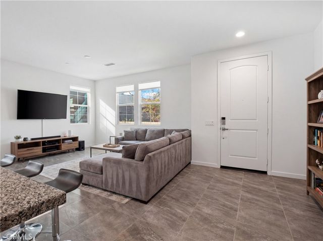 28645 Jardineras, Valencia, CA 91354