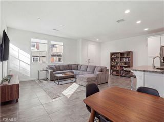 28645 Jardineras, Valencia, CA 91354