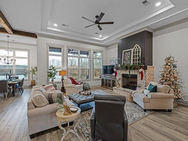 25 Shoreview Ln, Huntingdon, TN 38344