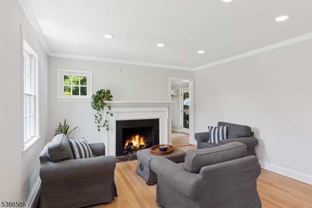 64 Cedar Rd, Watchung Boro, NJ 07069