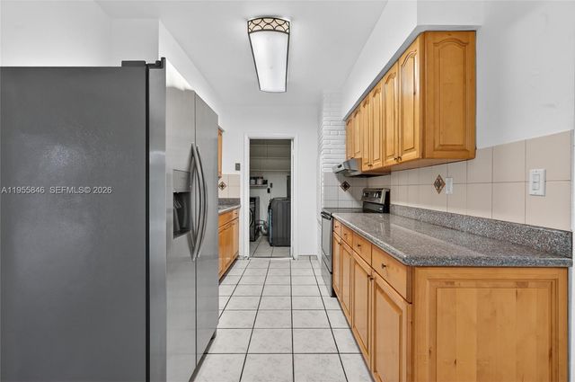 5700 NW 111th Ter, Hialeah, FL 33012