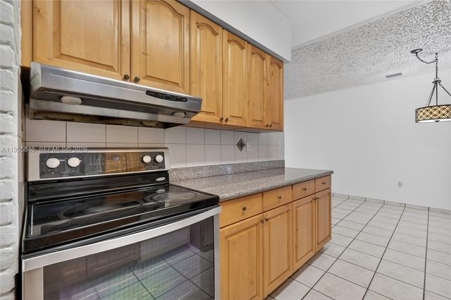 5700 NW 111th Ter, Hialeah, FL 33012