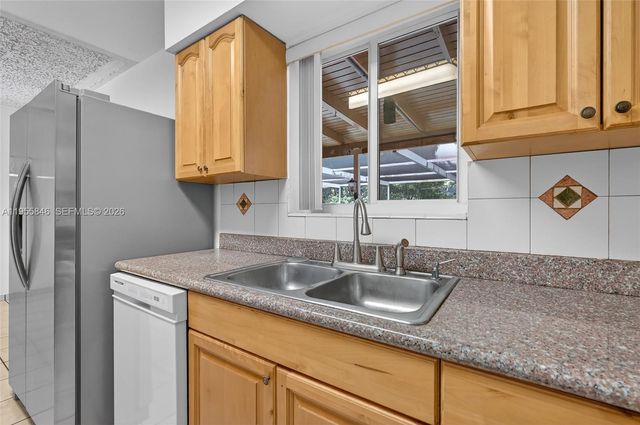 5700 NW 111th Ter, Hialeah, FL 33012