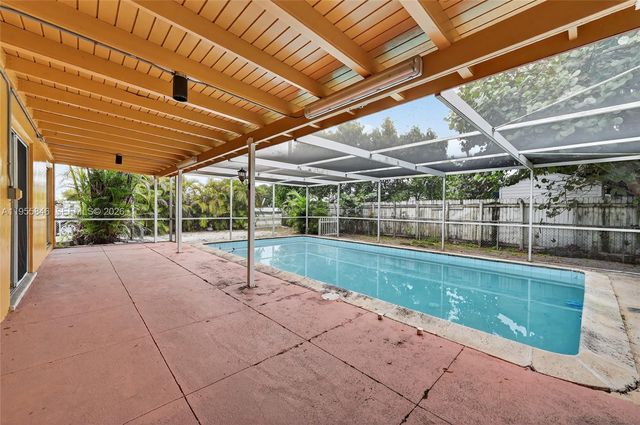 5700 NW 111th Ter, Hialeah, FL 33012