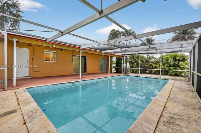 5700 NW 111th Ter, Hialeah, FL 33012