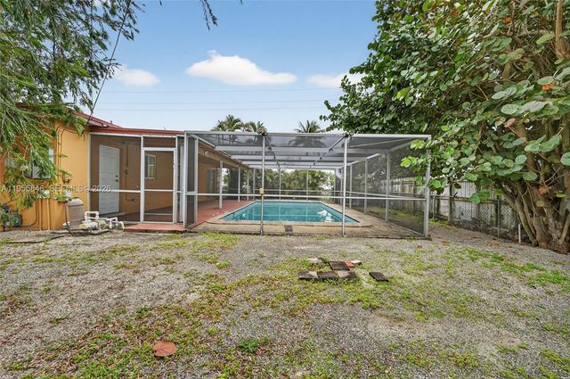 5700 NW 111th Ter, Hialeah, FL 33012