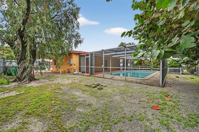 5700 NW 111th Ter, Hialeah, FL 33012