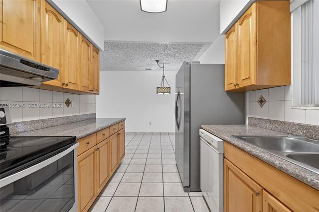 5700 NW 111th Ter, Hialeah, FL 33012