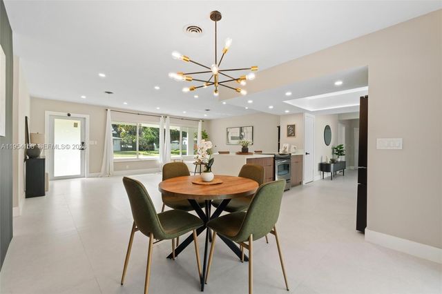 5341 SW 1st St, Plantation, FL 33317