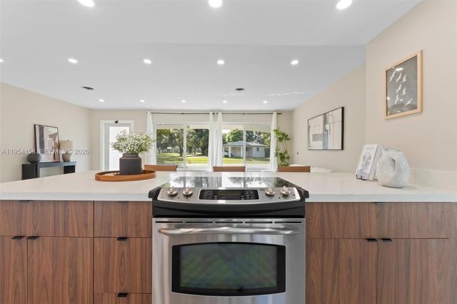 5341 SW 1st St, Plantation, FL 33317