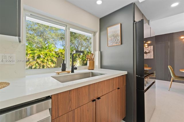 5341 SW 1st St, Plantation, FL 33317