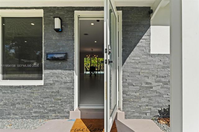 5341 SW 1st St, Plantation, FL 33317