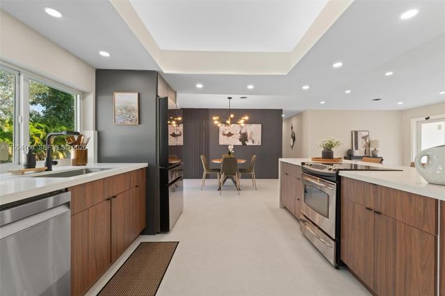 5341 SW 1st St, Plantation, FL 33317