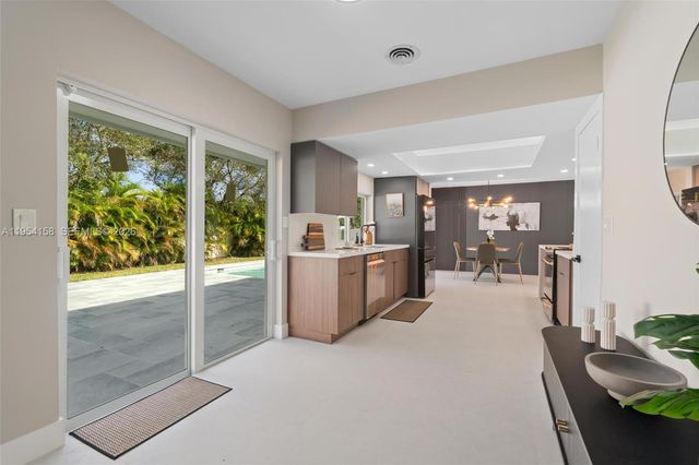 5341 SW 1st St, Plantation, FL 33317