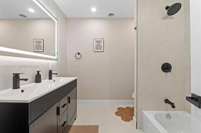 5341 SW 1st St, Plantation, FL 33317