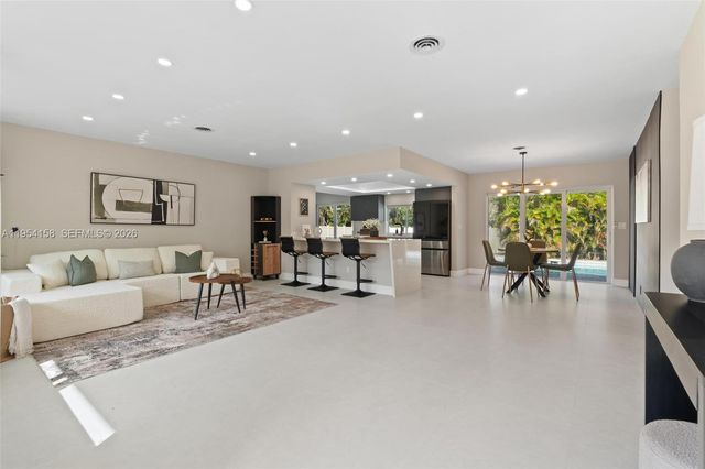 5341 SW 1st St, Plantation, FL 33317